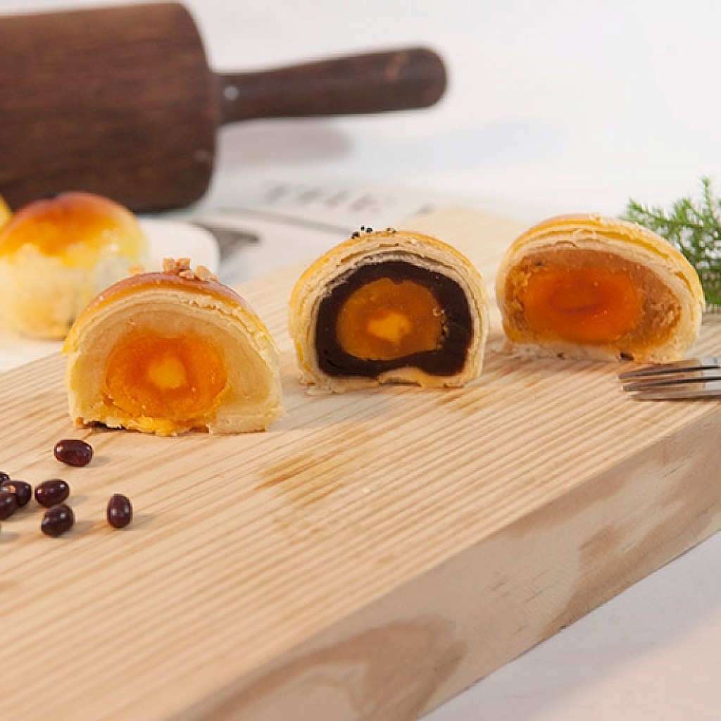 八届冠军荣获 2011新北市蛋黄酥人气王 2012新北市蛋黄酥创意好酥奖